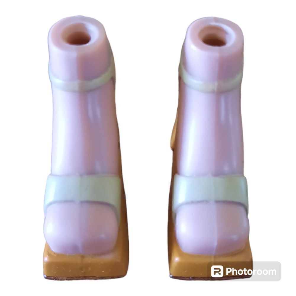 Bratz 2002 Doll Strut It Cloe Doll Beige Chunky Heels Sandals Replacement